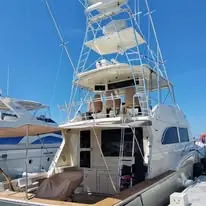 Embarcación privada en marina